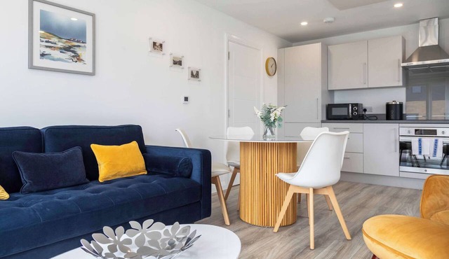 Stunning 2 Bed Ashford Apartment with Terrace