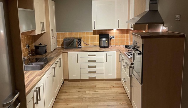 Stunning 4-bed Apartment in Glasgow West end