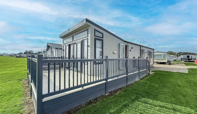 Stunning caravan with full sea views at Broadland Sands in Suffolk ref 20236BS