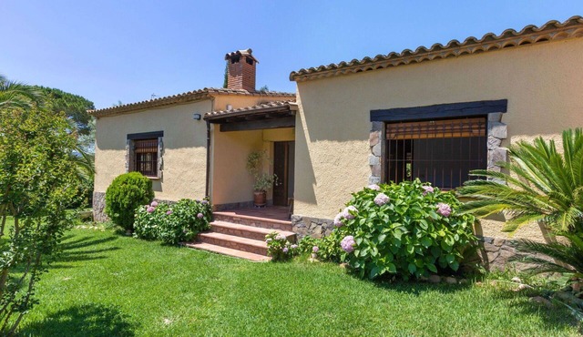 Stunning private villa for 6 guests with WIFI, private pool, balcony and panoramic view
