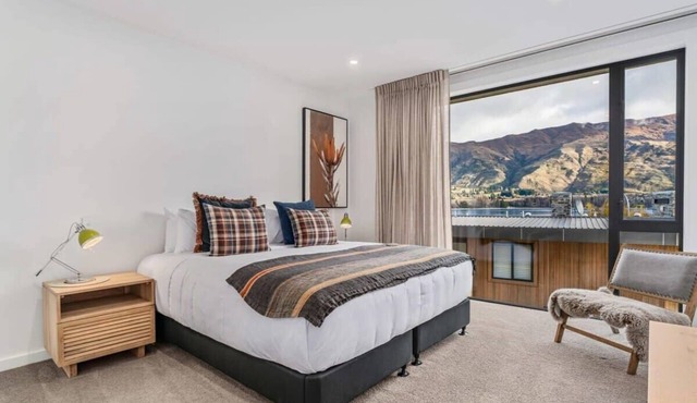 Stunning Lakefront Studio with Hot Tub & Views