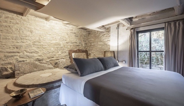 Stunning private villa for 12 people with WIFI, A/C, private pool, TV and patio