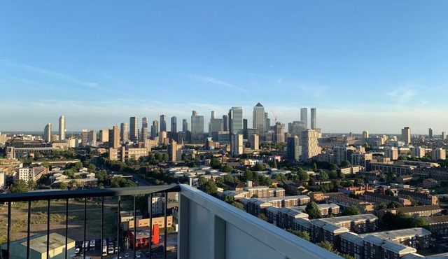 Stunning property with London city and river views