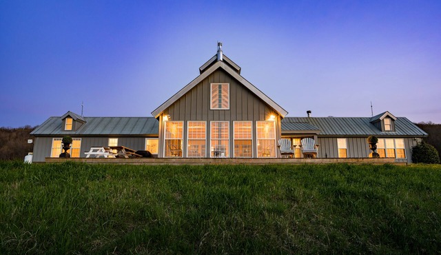 Stunning Secluded Family Cottage With Hiking Trail Access on Property