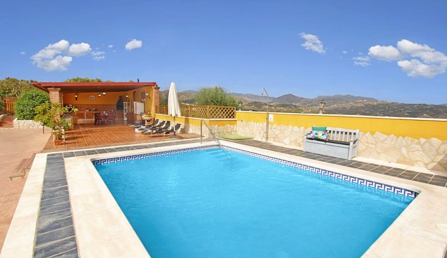 STUNNING VILLA 8P-AIRCO-15 KM FROM BEACH-POOL-SUMMERKITCHEN-VIEWS-PETS-PRIVACY
