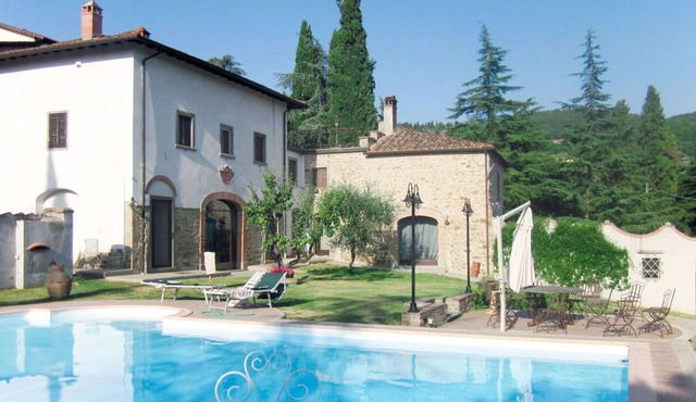 Stunning villa for 2 people with pool, TV and patio