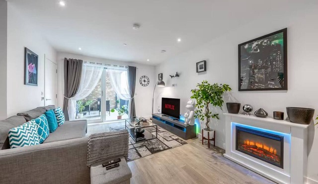 Stylish 1-bed Apt in Harrow With Balcony Near Heathrow and Wembley