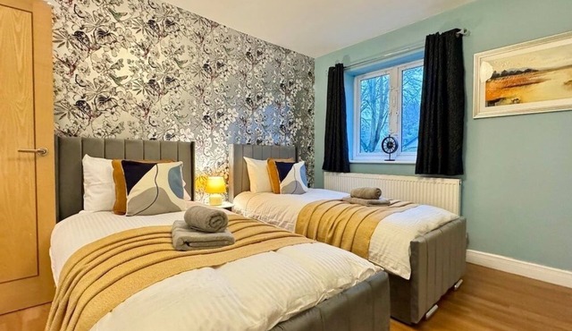 Stylish 2-Bedrooms | Free Gated Parking | 2 Bathrooms
