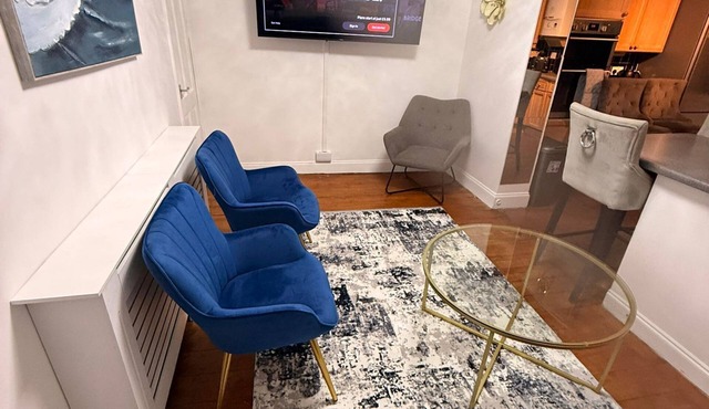 Stylish 3BR East London Home | Sleeps 8 | Great Transport Links