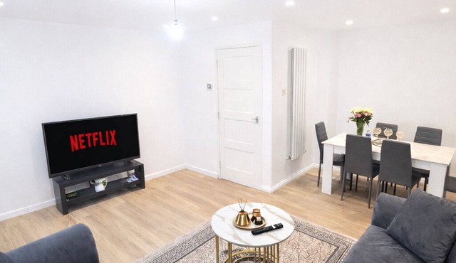 Stylish 3BR Home | Sleeps 5 | Garden + Parking