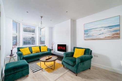 Stylish 4 Bedroom Victorian Home Just Minutes from Wanstead Station with Easy Access to Central London