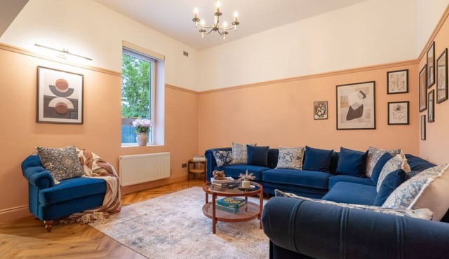Stylish 5BR Home | Garden Pergola | Free Parking