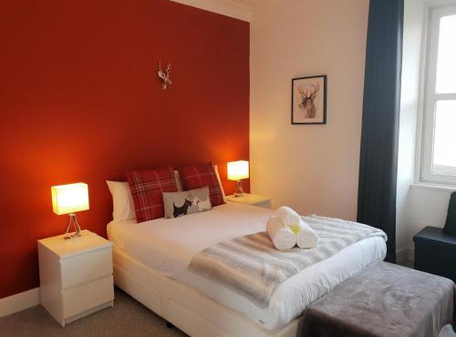 Stylish City Apartment - Near Haymarket, Walk to Castle and Princes Street