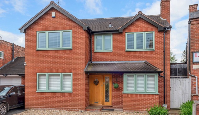 Stylish Family Retreat by Tettenhall Green - Pass the Keys