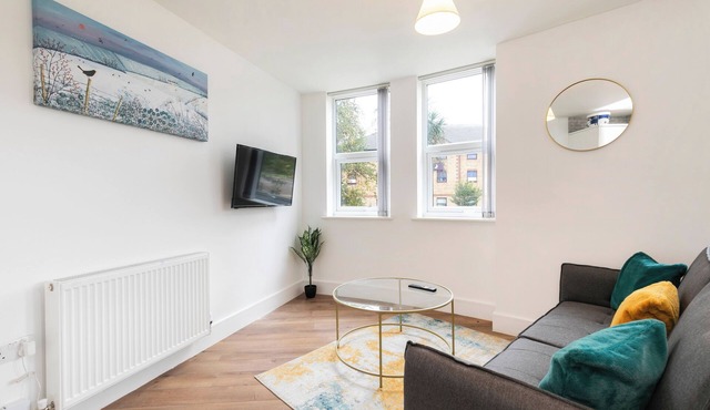 Stylish flat in Romford - 5mins for Elizabeth line