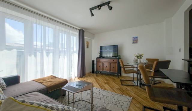 Stylish Gated Flat with Free Parking - Pass the Keys
