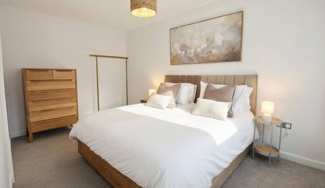 Stylish Modern Luxury 3 Bed House - Sleeps 5