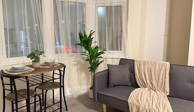 Stylish New Flat - 2 mins walk to Elizabeth Line