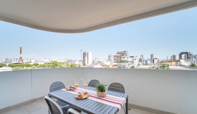 Stylish Residence Torre Bianca 2 Bedroom sleeps 6