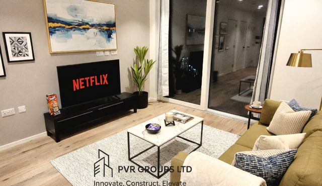 Stylish Riverside Balcony Flat Near Canary Wharf