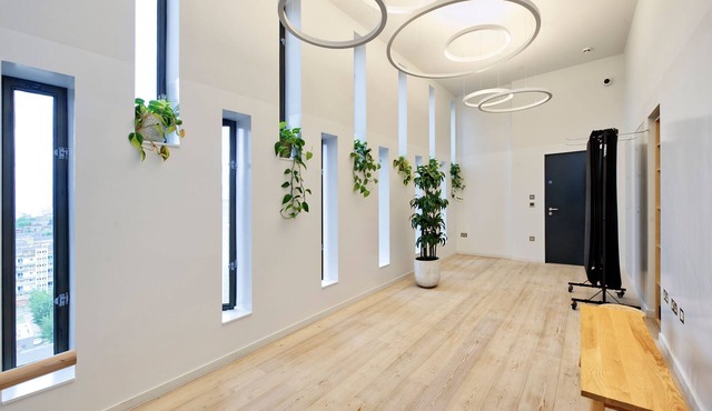 Stylish three-bedroom apartment in Poplar