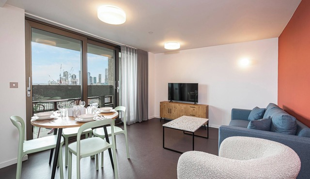 Stylish three-bedroom apartment in Poplar