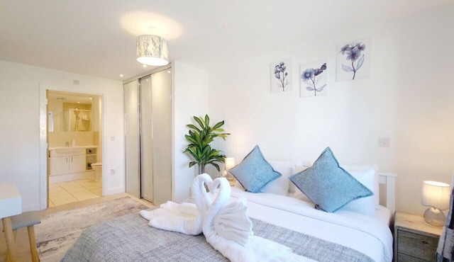 Stylish Two-Bedroom Apartment near Gallions Reach
