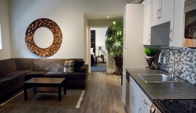 Stylish Urban Loft Parking Danforth Beaches