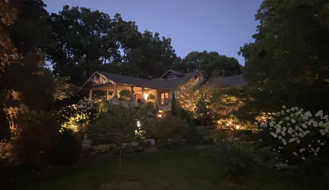 Suite nestled in a garden beside a 13 acre park in the heart of the city.