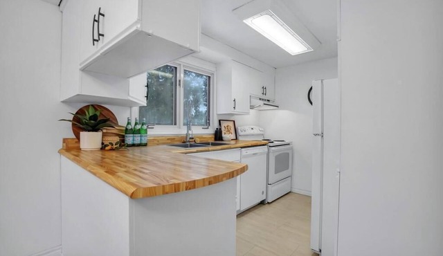 Sunrise Cottage - Private Beach on Sturgeon Lake