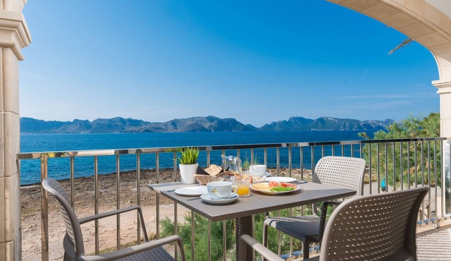 Sunset Villa Nixe - Terrace with open view to the Bay of Pollença and Cap Formentor