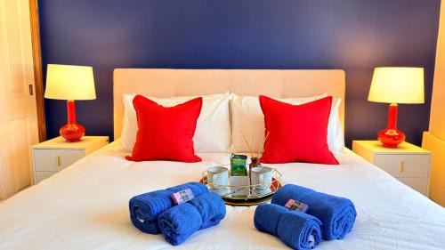 Super-King Room Tobermory with shared bathroom