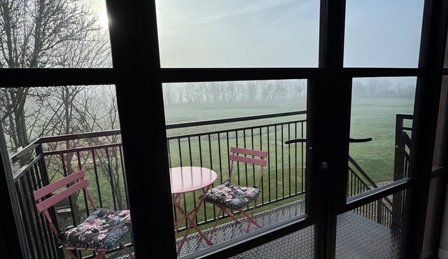 Superb luxury s-king bedroom lodge, charming, serene countryside Nr Bury St. Eds