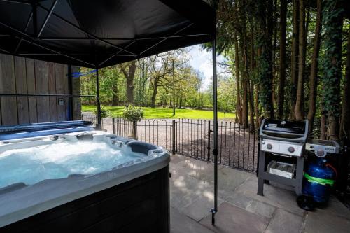 The Barn, 2 Bedrooms with Hot Tub, Forest of Dean