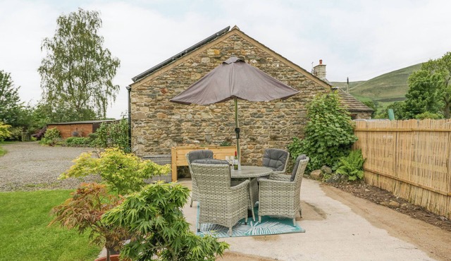 THE BARN, pet friendly, character holiday cottage in Sedbergh