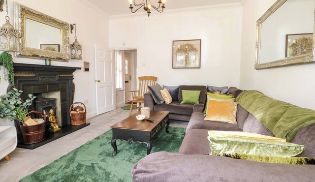THE BEACH HOUSE, family friendly, with a garden in Bournemouth