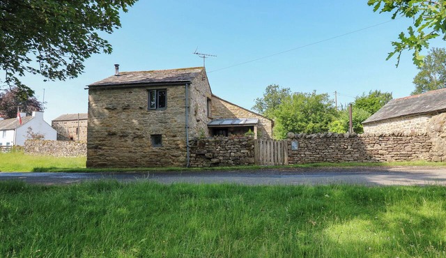 THE BREW HOUSE, pet friendly, with hot tub in Maulds Meaburn