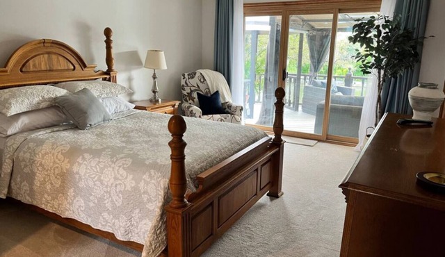 The Cove 4 bedrooms, 8 guest + futon, 3 full baths