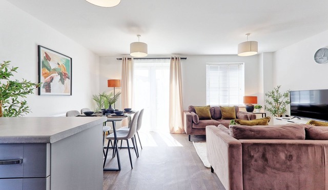 The Fox Den - Chelmsford | 3-bed Stay