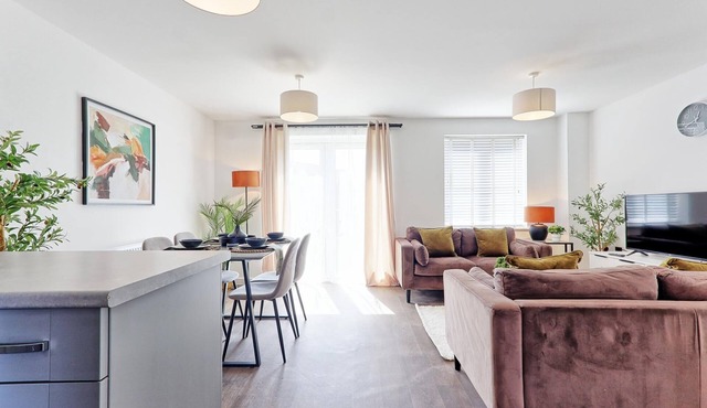 The Fox Den - CM1, Chelmsford | 3-bed Stay - Pass the Keys
