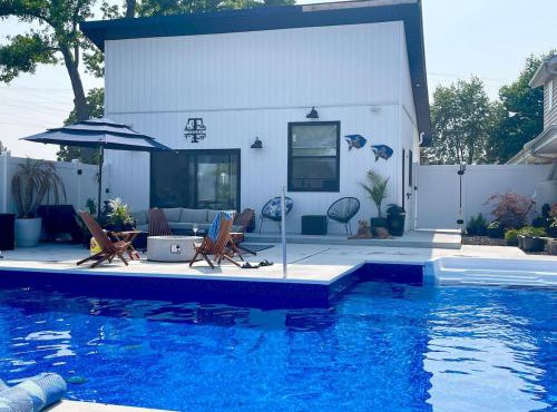 The Grand River Retreat Pool hot tub avail Sep