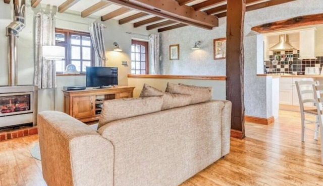 The Hurst Stable, 1800 century Coach House offering luxurious amenities, Hottub