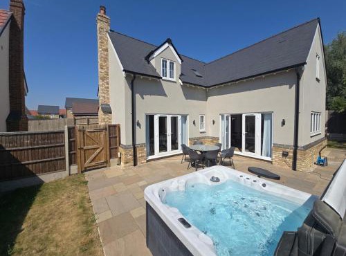 The Kingfisher Sleep 10 5BR Near Stansted Airport