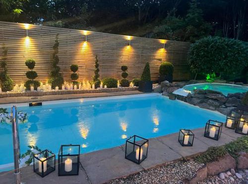 The Luxe Pool House, Westoning