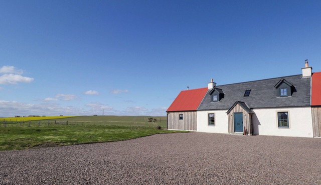 THE MANDREL, pet friendly, with open fire in Portmahomack