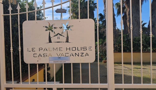 THE PALMS HOUSE