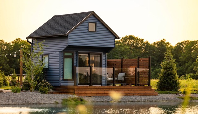 The Pondhouse- Backyard Cabin with Sauna & Pond | Port Rowan