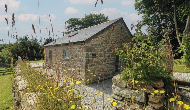 THE READING ROOM, country holiday cottage in Constantine