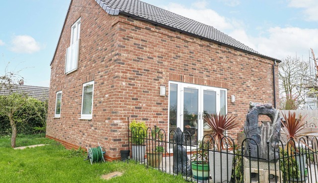 THE RETREAT, romantic, with a garden in Snaith