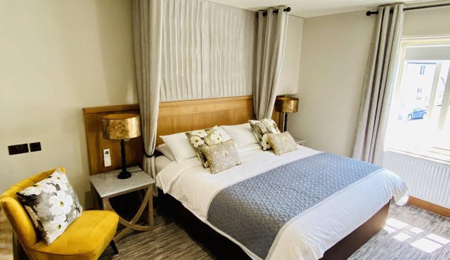 The Seagrave Suite with En-suite Bathroom